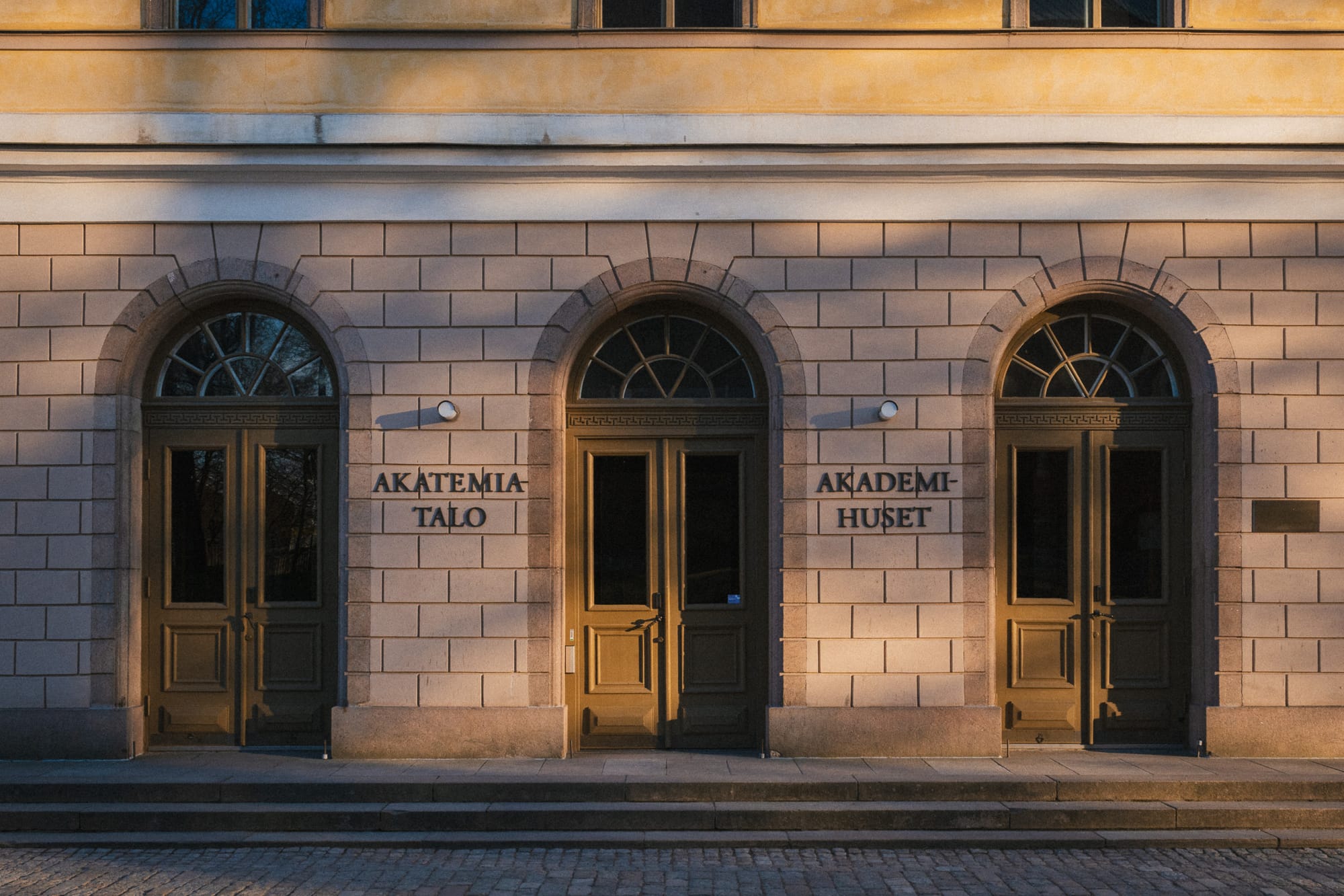 Eingang Akatemiatalo / Akademihuset in Turku